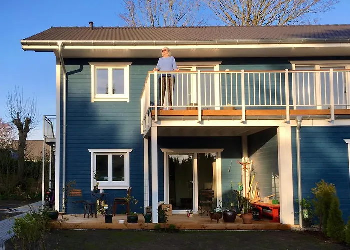 Gemuetliche Wohnung Mit Sonnenterrasse Im Blauen Holzhaus
