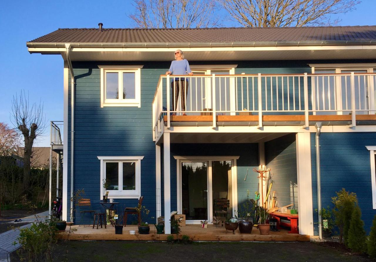 Gemuetliche Mit Sonnenterrasse Im Blauen Holzhaus Appartement